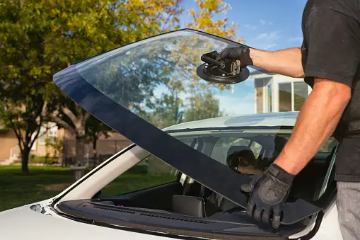  comprehensive-repair-guide-for-windshield-emergencies